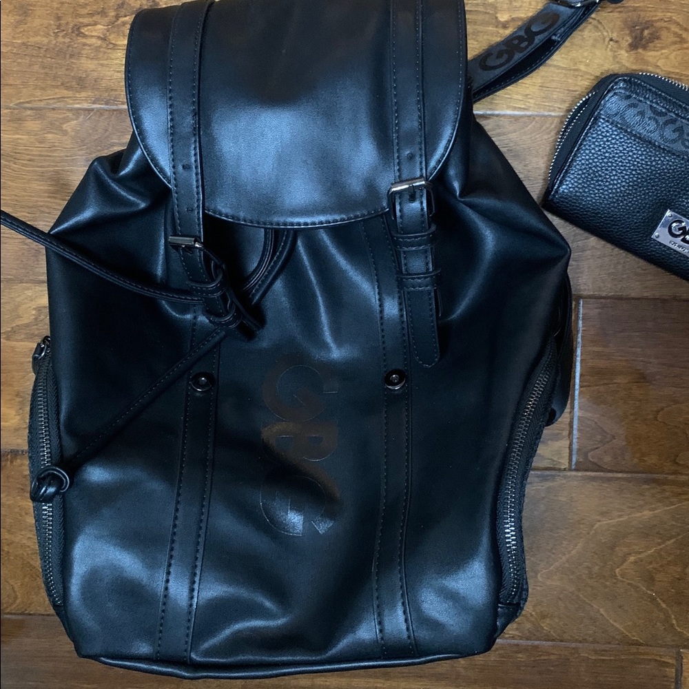 NWOT: Guess Black backpack & wallet